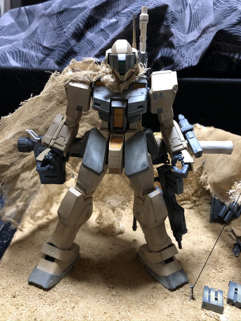 全体図です。関節部には布的なのを巻いているのがちょっとしたコダワリ。全ての武装を搭載できるようにしています。