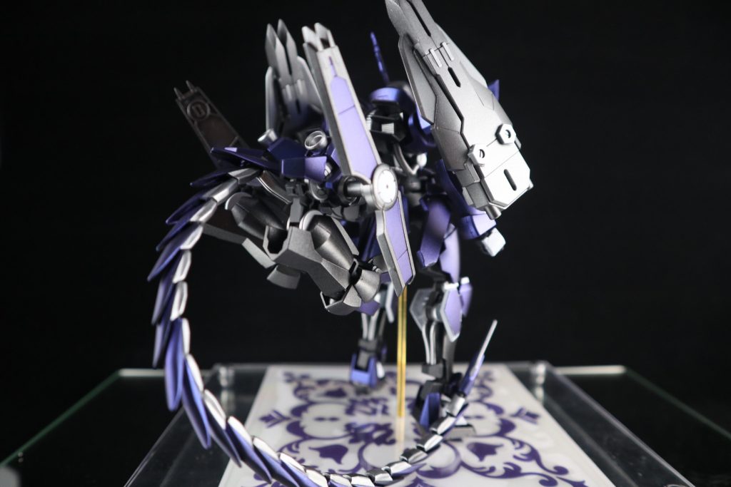 バックショット超お気に入り。
シュバルベグレイズの下半身まるまるくっつけてあるんですけどボリューム感が自分史上最高得点獲得。
…わかりますよね、この後どうなるか。