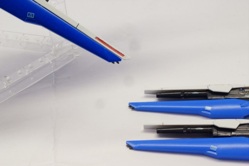 　ドラグーンの銃口にはメタルパーツを使用しています。素組みではどうやってビームが出てくるかわからなかったので、正真正銘、ビームが出そうな形にしました。　ちなみに完成した後、弟に「ヴェイガンのビーム砲みたいなイメージでよかったんじゃない？」と言われ、とても納得しました。やるな我が弟。