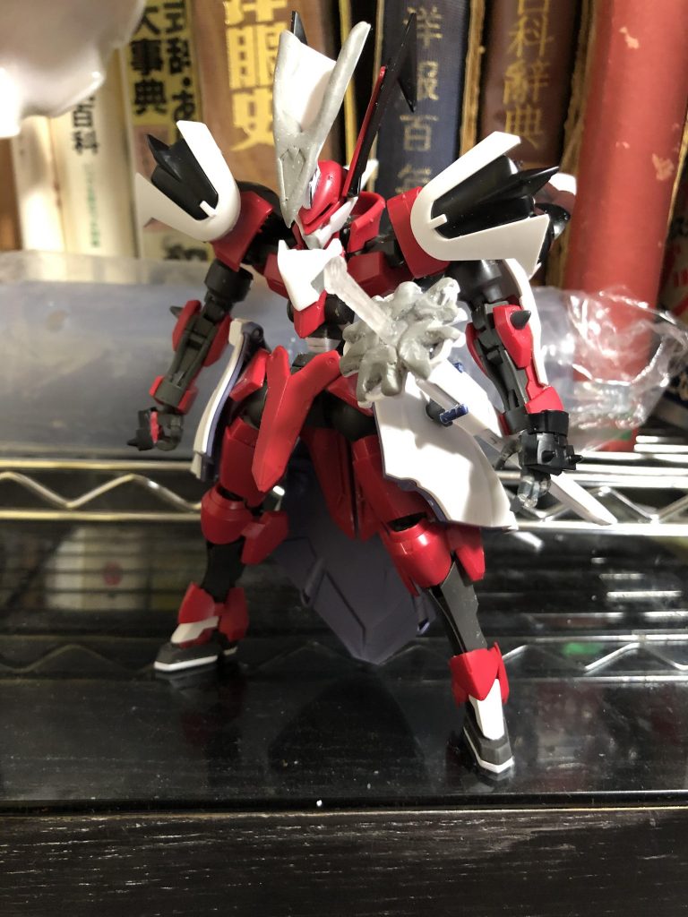 スサノオとミキシングした都合でどうしても素体のままだと胴体が詰まって見えたり短足に見えたので足を2mm銅を2mmで合計4mm身長を延長させてます。