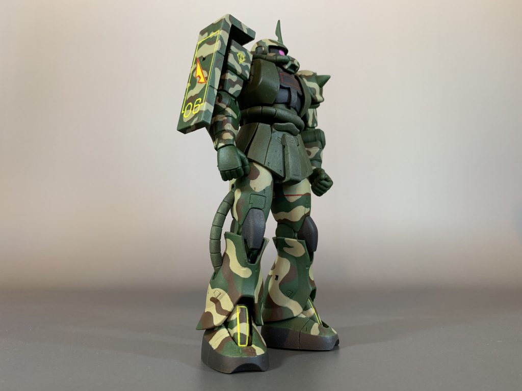 ロボット魂のザクのスタイルが好きです。