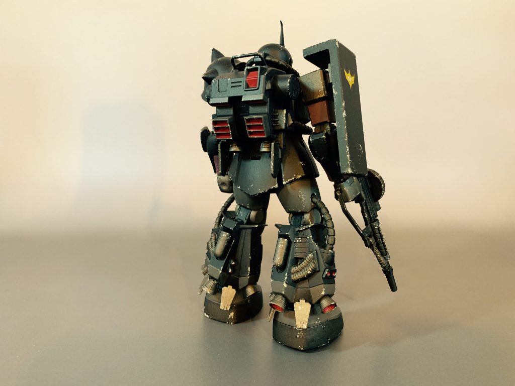 MS-06Rはバックパックが大きくて、ガチャガチャしているのでやっぱりバックショットがカッコいいです。