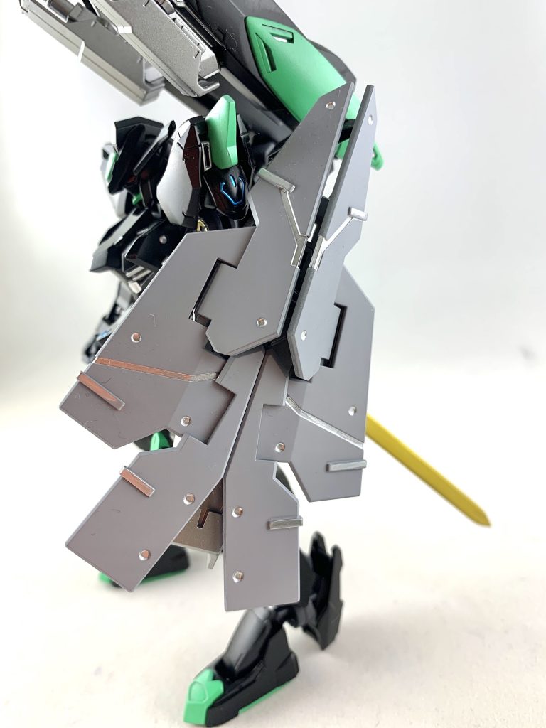 大型シールド
デュナメスのフルシールドを組み替えて装備。
土台にはインパルスのシールドを使用。