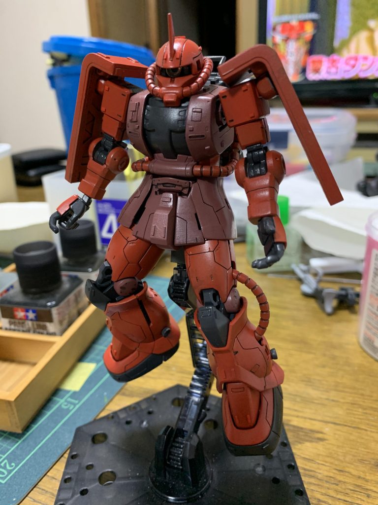 腰アーマーの部分を三ミリ延長したり、S字立ちができるなど腰部分を特に改造しました。