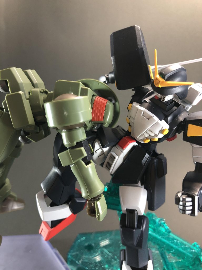 リーオーに膝蹴りィ！