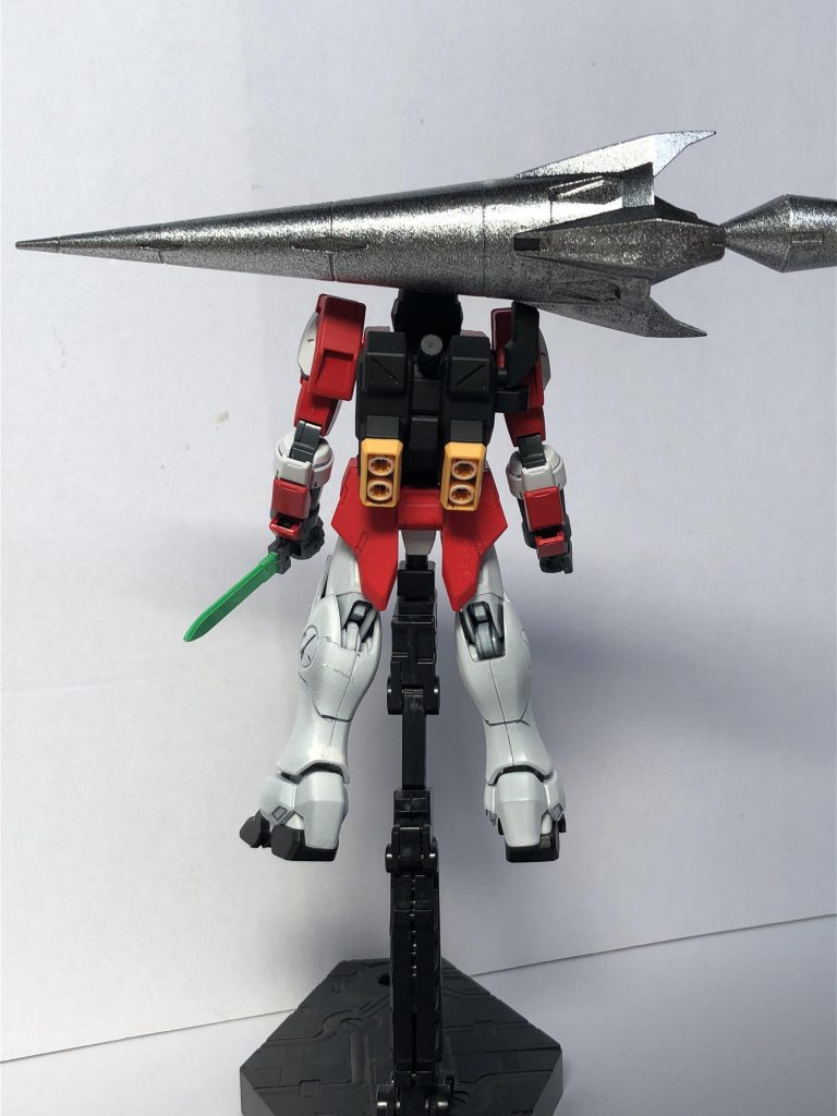 バックパックは小型で直進加速性が欲しかったのでジムストライカー。