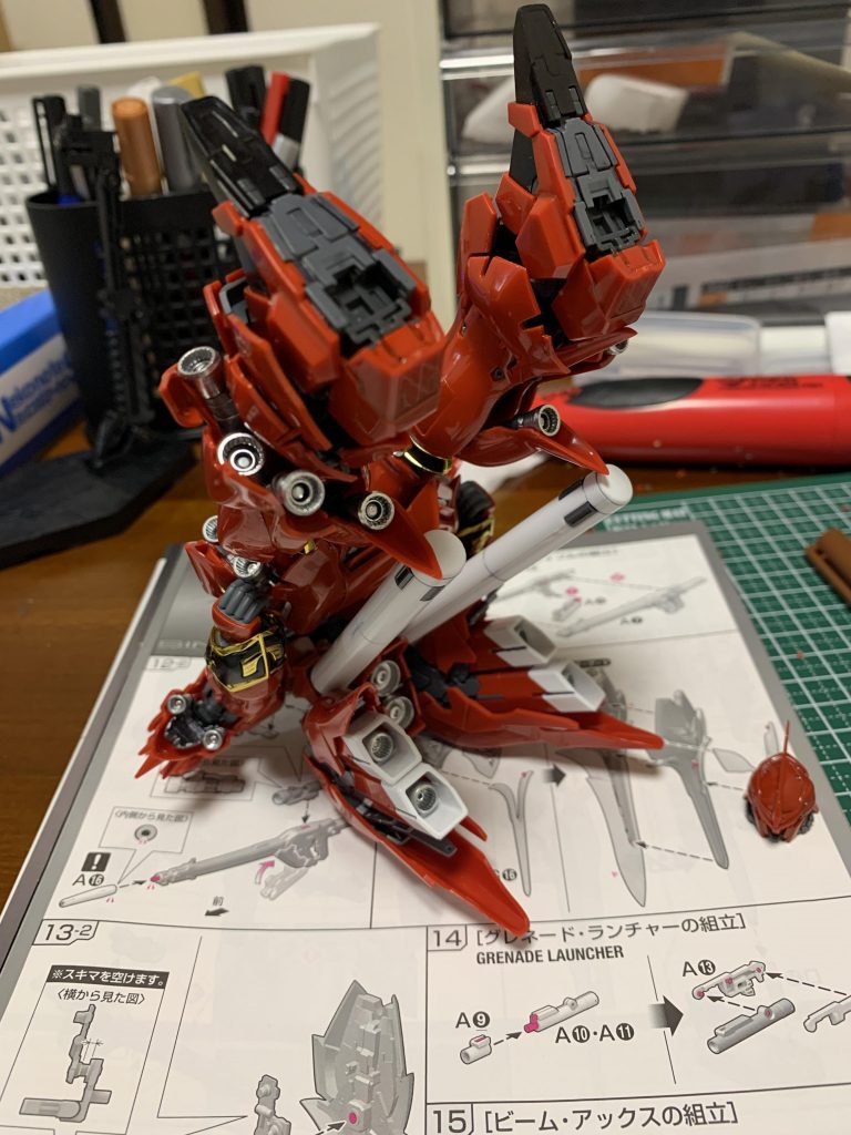 バーニアを銀色マーカーで塗っただけで見違えました。
シナンジュのバーニア数やばいのでやりがい、見応えが良かったです。