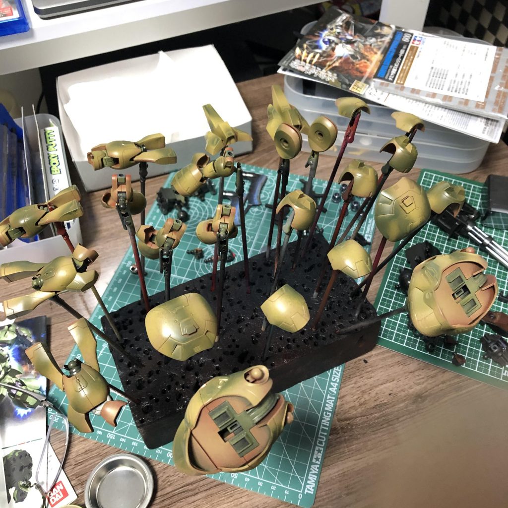 マンロディは、ダークイエローの範囲を広めに噴きました。