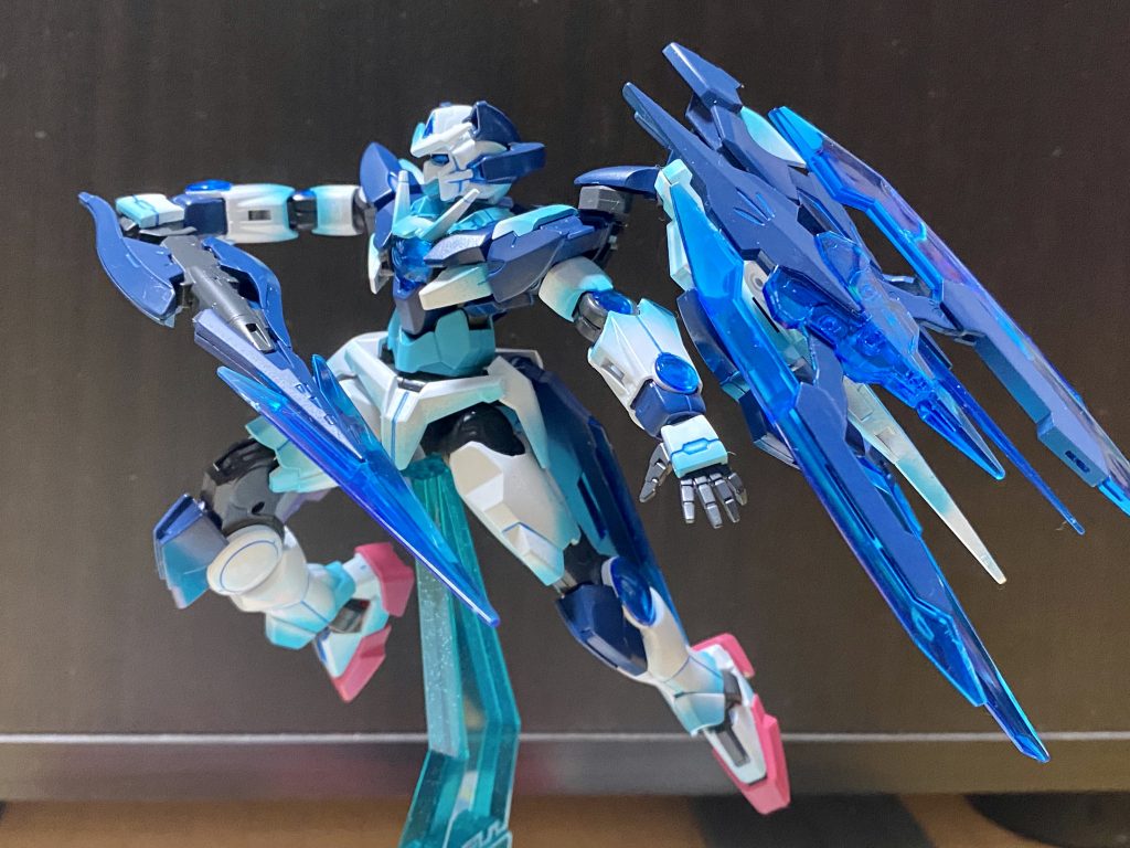 HGクアンタのパッケージポーズ