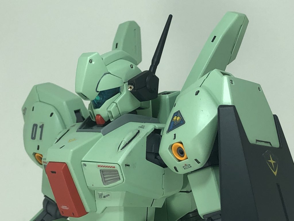 頭部バルカンのマズルをメタルパーツで、別パーツ化しています。