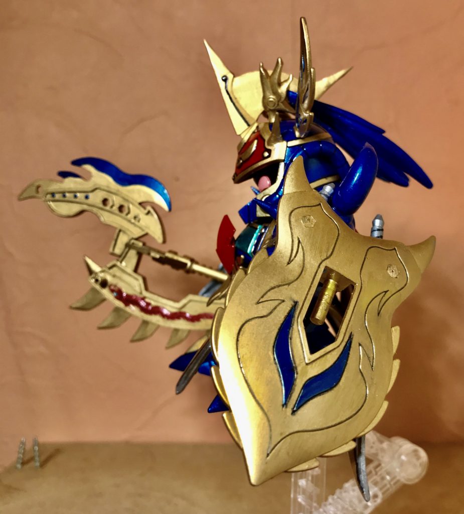 左側【大盾は双剣青龍刀格納可能】