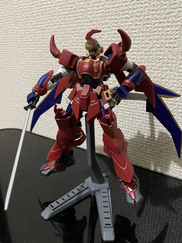 肩の突起物はグフの肩の物を使い、キマリストルーパーの肩アーマーに付けました。突起物の向きを変えたかったので初のネオジム磁石に挑戦しました。脇差しもネオジム磁石で付けています。