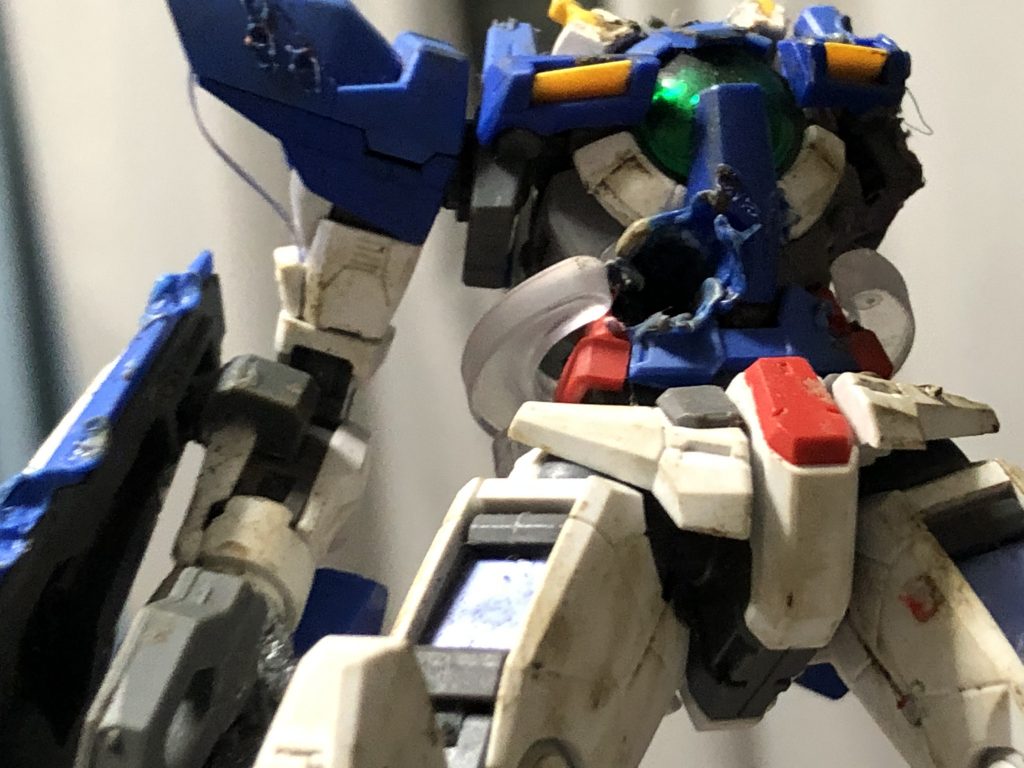 こちらも相打ち時にビームサーベルが腹を貫通している。