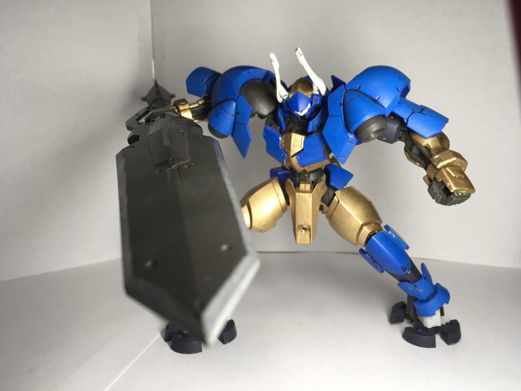 ウェザリング前はこんな感じです。元々ウェザリングする気はなくピカピカな感じに仕上げたんですが、鉄血キットなら汚したいなって思いウェザリングしました