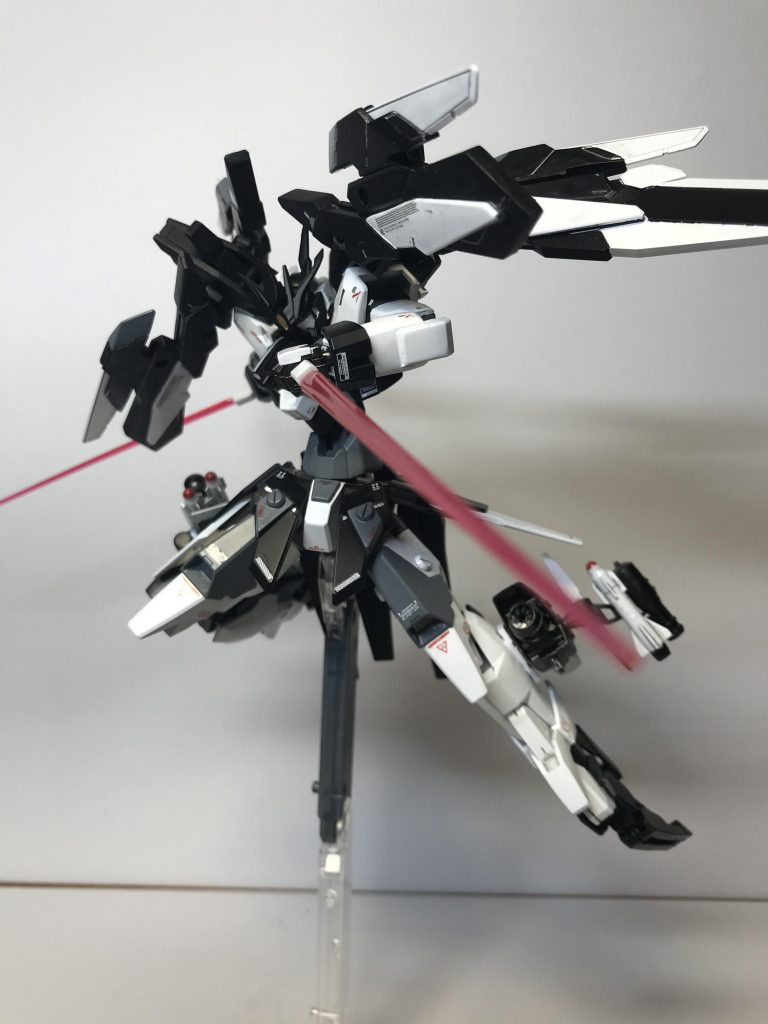 ビームサーベルで!!
アセムが二刀流を使っていたみたいにだいたいこの機体は二刀流で戦います!