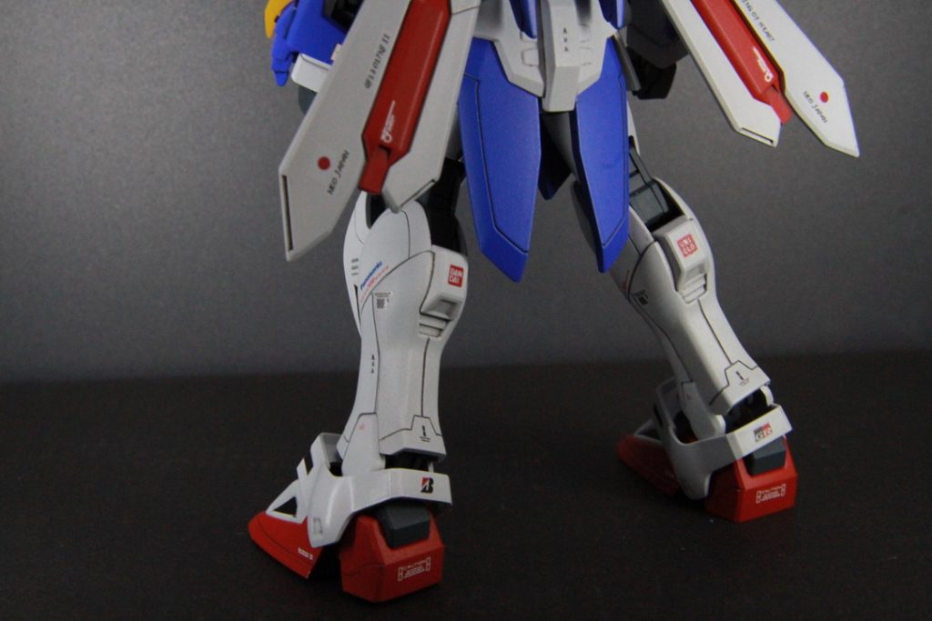 左脚 バンダイ、パナソニック、ブリジストン
右脚 ユニクロ、GR  など