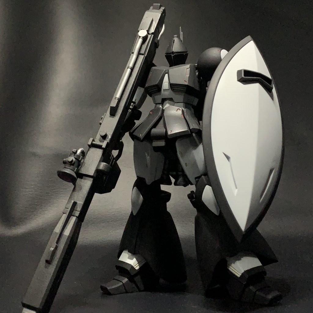 ジオンの試験機は白黒のイメージ