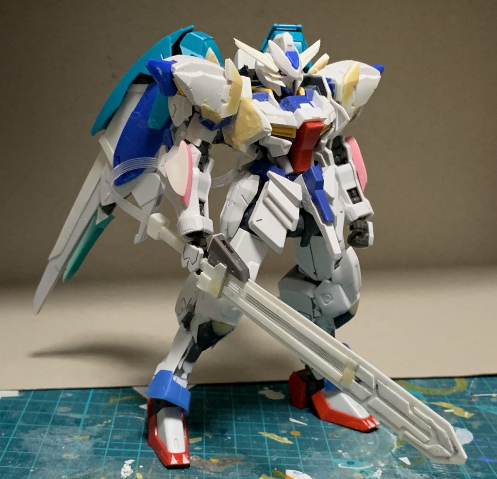 γナノラミネートソードを作成
γナノラミネートソードはほぼフルスクラッチによる作成です。機体と接続しているコードには、新品のプラモデルの箱に結んであるプラバンドを加工し製作しました