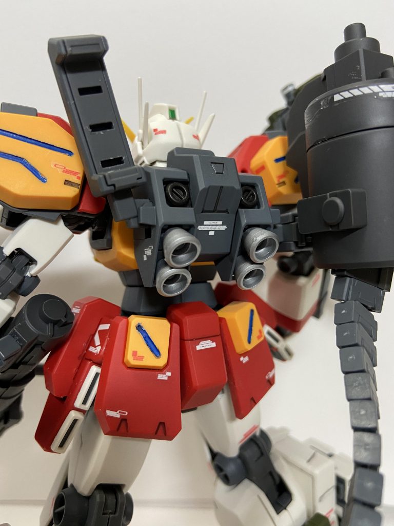 バックパックは本体艶消し、スラスター光沢でトップコートしましたがあんまり変わりませんですね