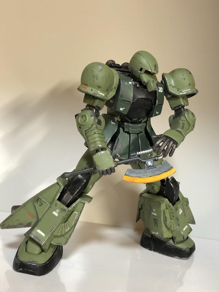 適当に何枚か。ライフルはASR-78の銃身とスコープを切りつめ、バーティカルグリップを追加しています。
 サイコザク部分のスラスターカバーももちろん開きます。