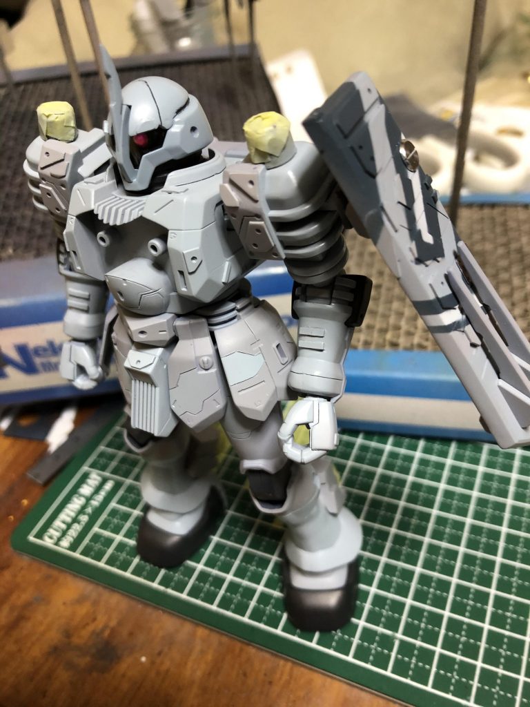 サフチェック中ですが一部は先に塗装したり乗せる色の違いでサフを変えてるのでこのままの方がカッコいいんじゃ…と思わなくもなく