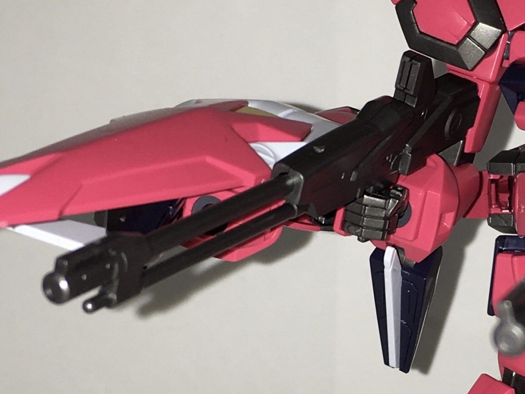 60mm 高エネルギービームライフル。イージスが本来、得意とする強襲戦闘のため、口径はストライクやデュエルのものより大きい。また、ストライクやデュエルのビームライフルよりも強力とした資料もみられる。イージスヒュドラはそれを2つ装備する。