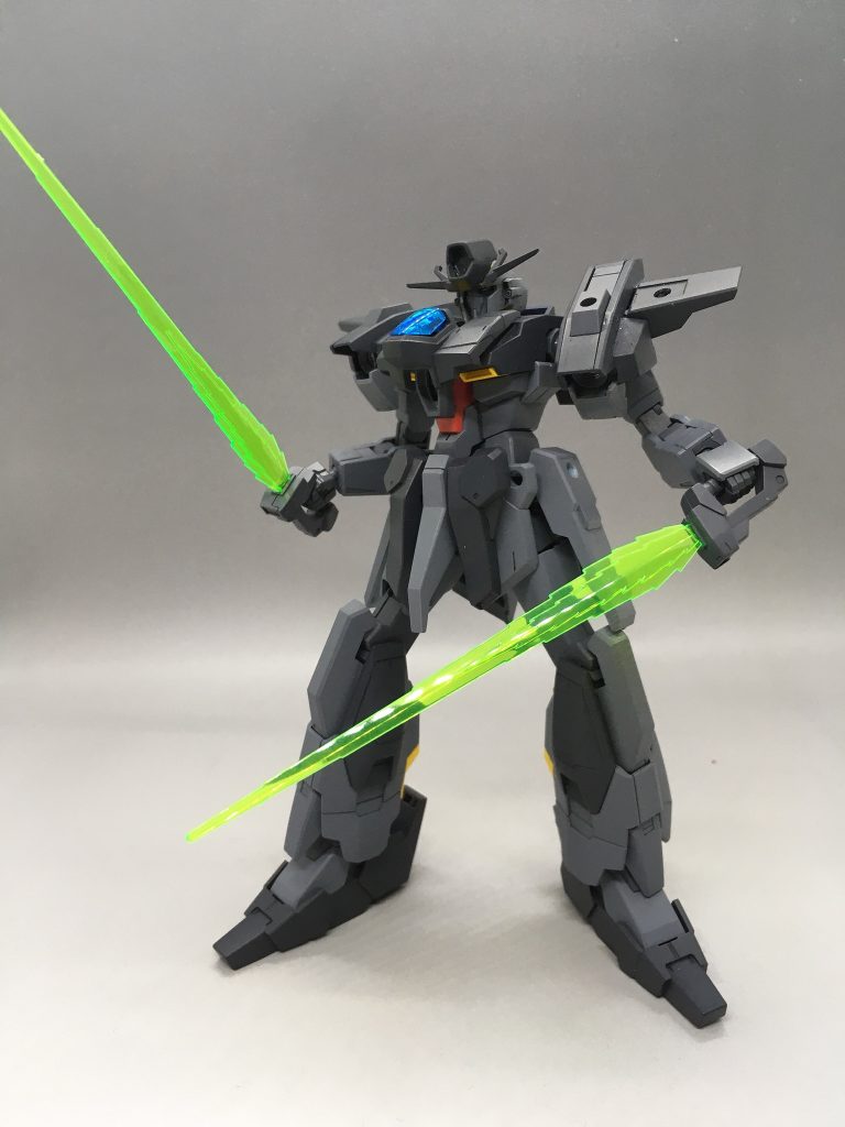 まずは武器類オフの状態から。色はグレートーンにしてみました。この状態でも内蔵ハイメガ砲門がいくつもあります。