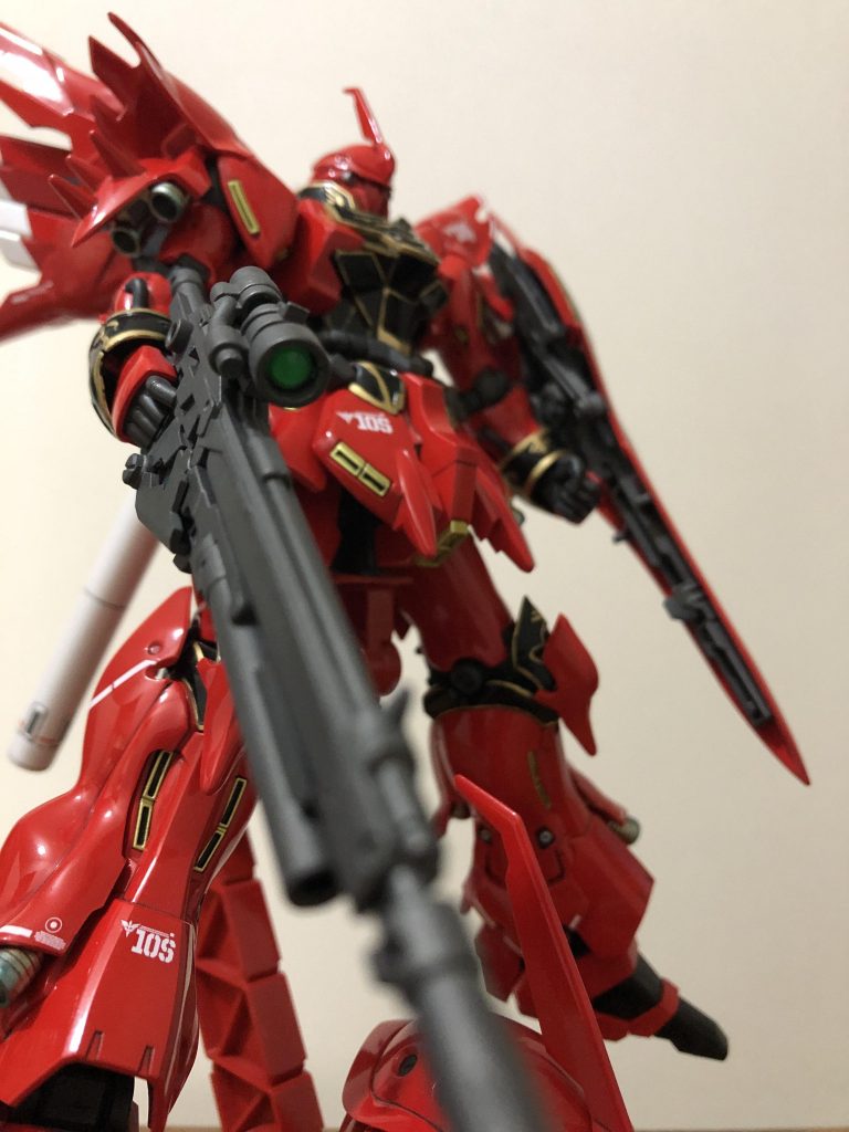 作りたいと思ったきっかけは高速道路走行中、フェ○ーリF50に遭遇し、その鮮やかなイタリアンレッドと迫力がシナンジュとイメージが重なって、製作開始です。