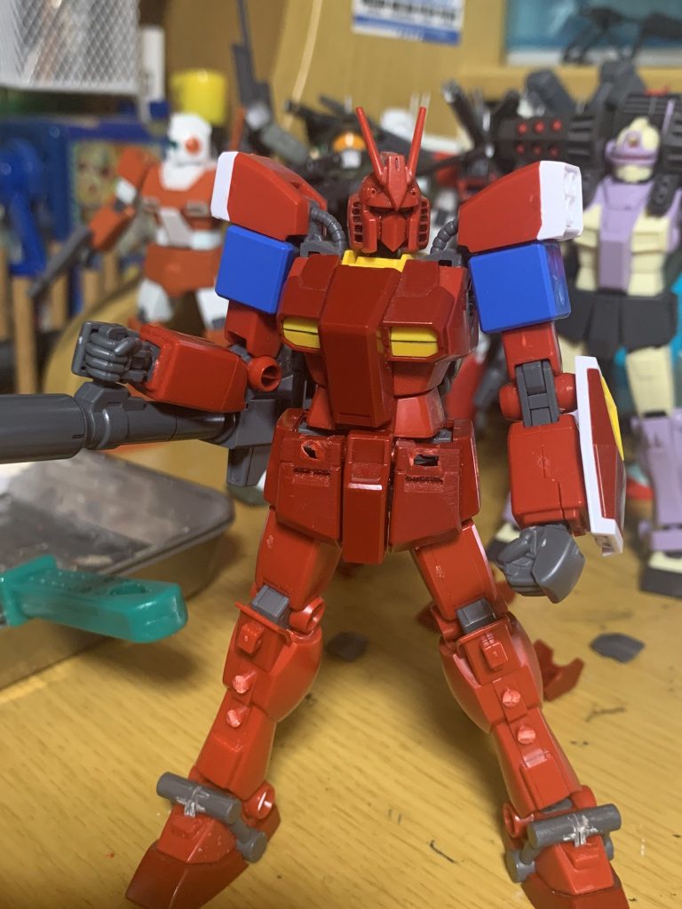 肩パーツをジャンクから発掘したてほやほやのグフR35から移植。贅沢。
スカート、スリッパから不要部分の切除。