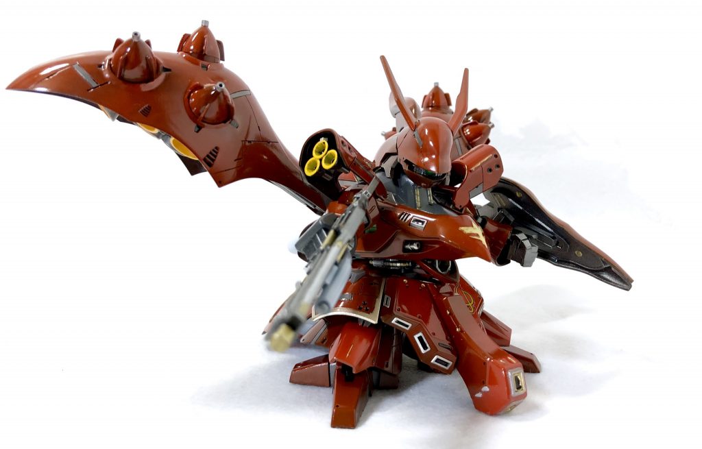 正面から何枚か。付属のシールがカッコよかったので盾とフロントアーマーはそのまま貼ってます！