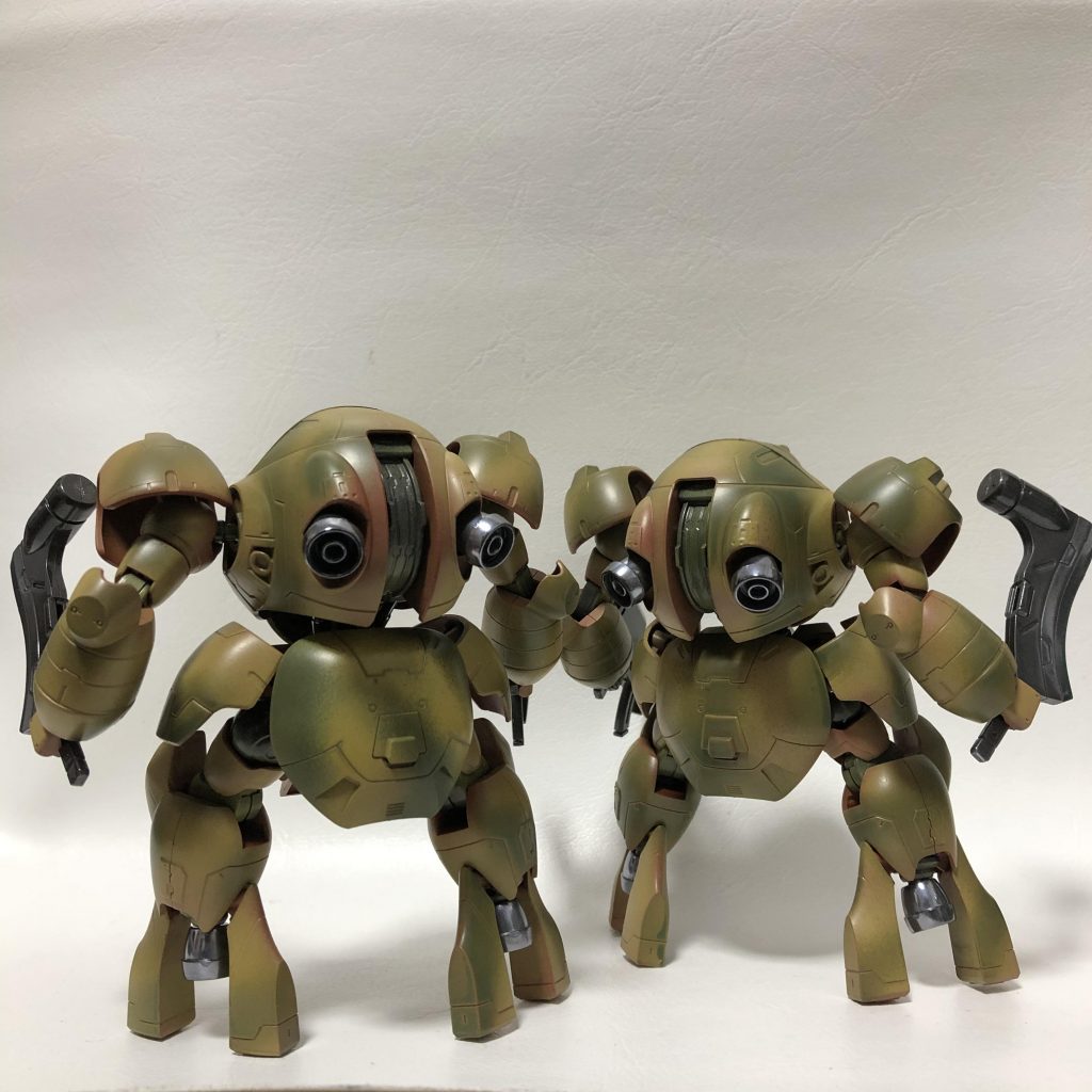 マンロディは、隊長機であるグシオンより淡めの迷彩にしてみました。