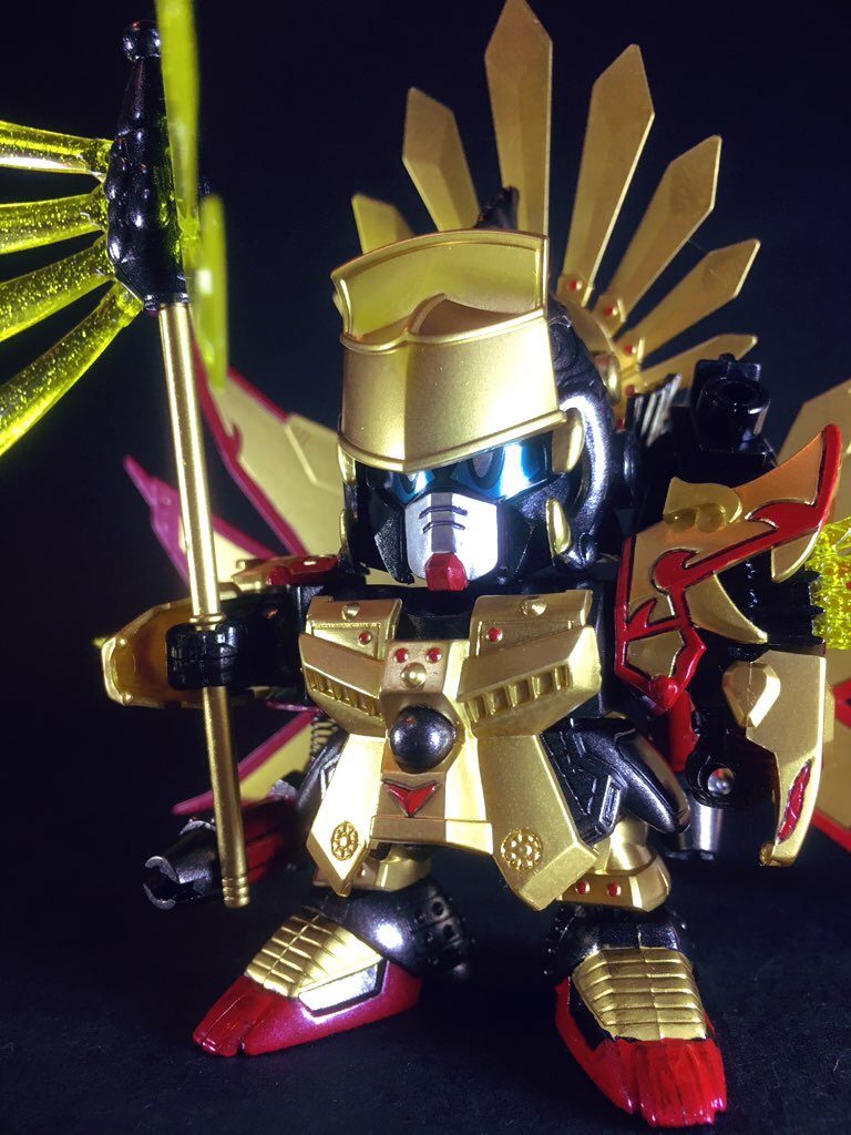 【豊国大明神】
豊臣関白太政大臣秀吉頑駄無
(とよとみの かんぱく だじょうだいじん ひでよし がんだむ)

尾張国中村の百姓🌾出身。
小者として[織田上総介信長](https://gumpla.jp/sd/392182)に仕え、頭角を現し永禄八年美濃攻めでは部将・木下藤吉郎🐵の名を上げる。
はじめ敵対勢力に囲まれ苦難を強いられる織田軍において、命懸けの行動と持ち前の機転を駆使して奮戦！着々と武功を重ね上げ、ついには近江国長浜🏯の城主に封ぜられた。