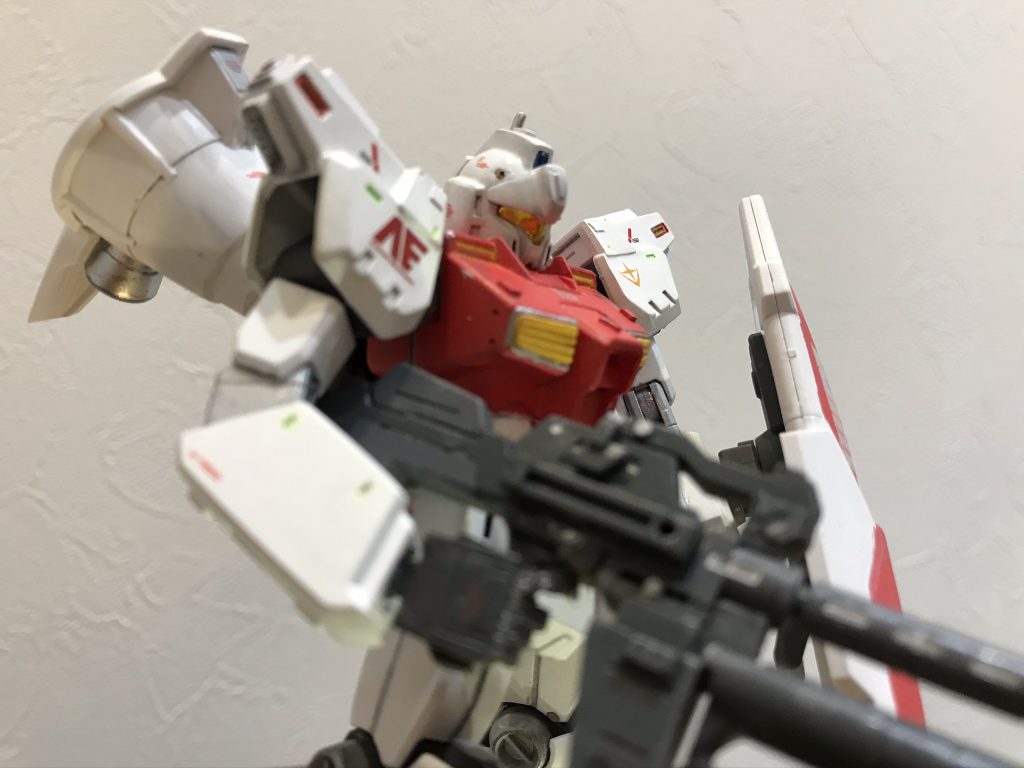 今回は、設定や他の方の作例も参考にさせて頂きましたが、自分好みのスタイル、改修に重きをおきました。
また、所々にエナメルでの部分塗装にも挑戦しました。あまりにも楽しく、夢中になりすぎてしまい寒さを忘れて窓を開け放しにしていたので風邪を引いてしまいました。笑