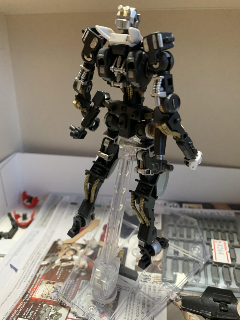 今回のフレーム

配色は第1回のバルバトスと同様に、ダクト系統をシルバーに変更しています。