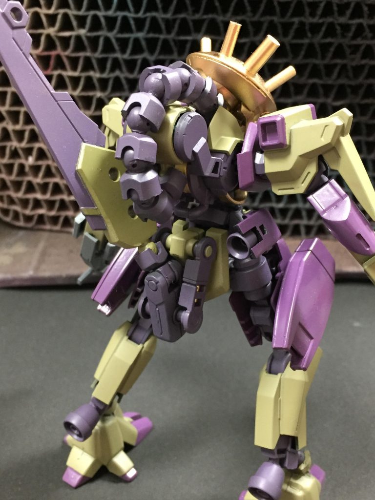 独自の間接機構を有し、社の技術実証機としての側面を持つ。
本機の素体は払い下げの中破したグレイズ・リッターであり、どこのリッターが売り払われたかはご想像にお任せします( ˙꒳​˙  )