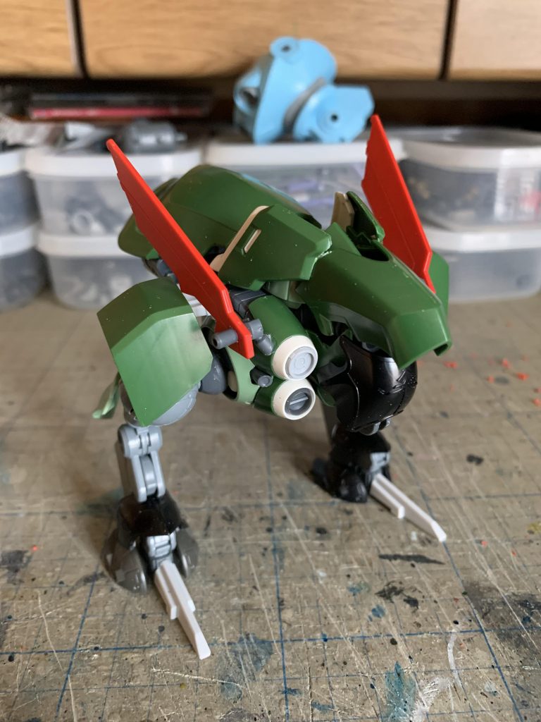 最後にリターシナの羽パーツをボルアム(小)で繋がました。
本来なら天面に開放型のコクピットがあるのですが、例によって作り込んでおりません>_<
ご清聴ありがとうございました。