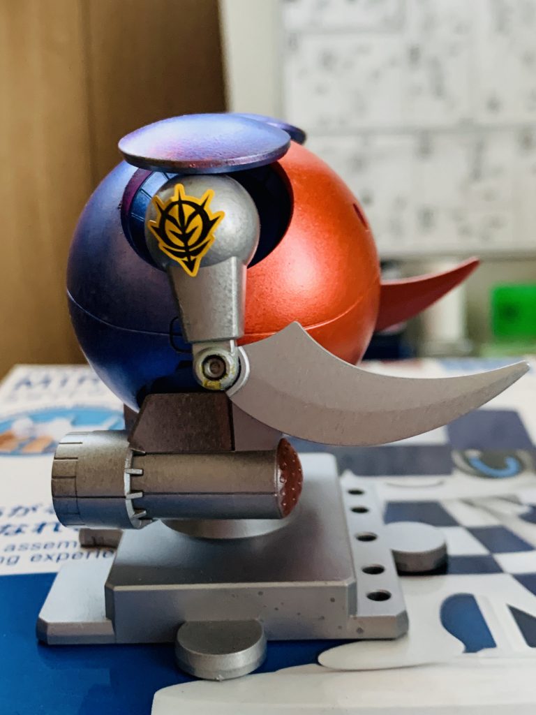 右側はシルバーにて塗装しました。