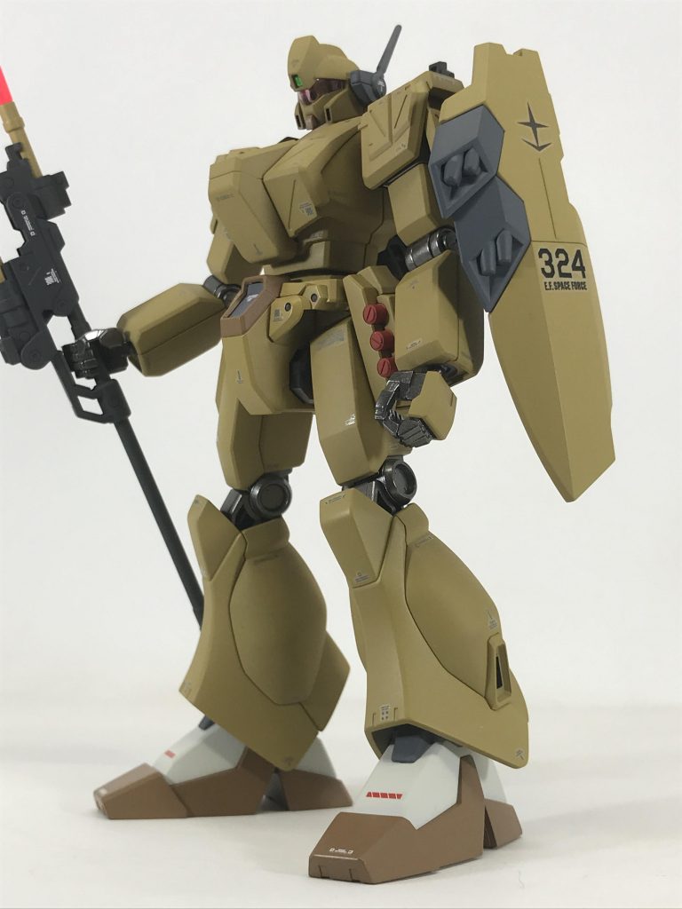 1号機(機体No.324)の紹介。ご覧の通りセミストライカー仕様。ベタですが、肩とツインスピアをジムストライカーから流用しました。