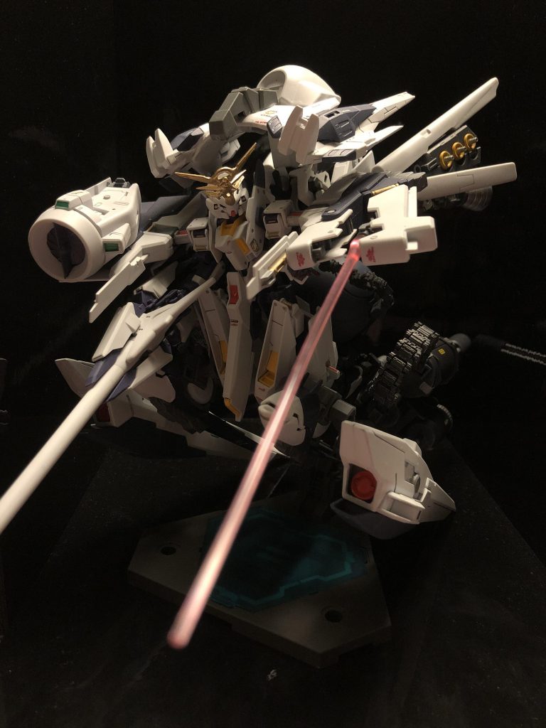 ウーンドウォート自体のサーベルと、クロー部から発生するサーベルで
一応至近戦も可能。