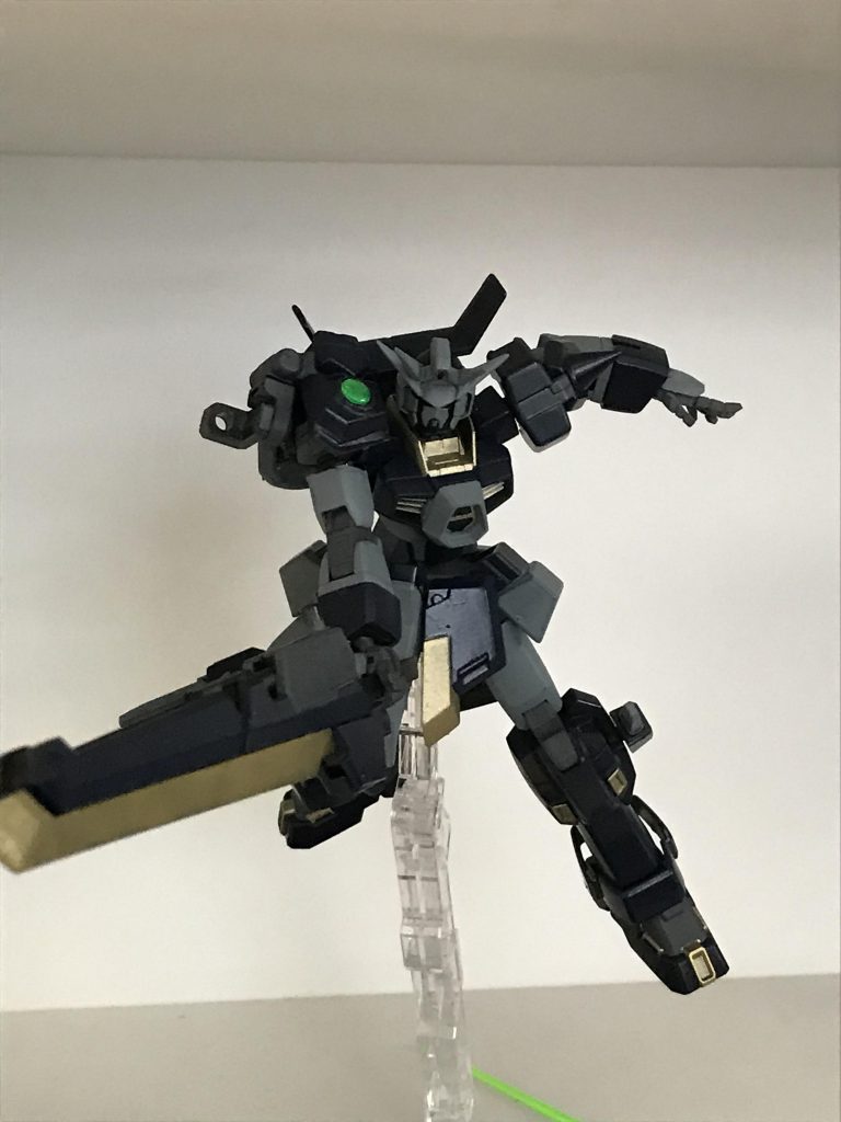 肩部にプラフスキー粒子タンクを装備してサムライハートに粒子を供給し、切れ味を保つ…という設定
サムライハートは結構重量ありますが手首の保持力は問題ありません