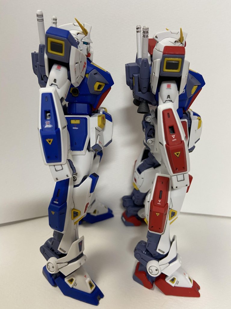 デカールは赤に塗ったところに赤のデカールはさすがにわかりにくいので白に変更したりしています