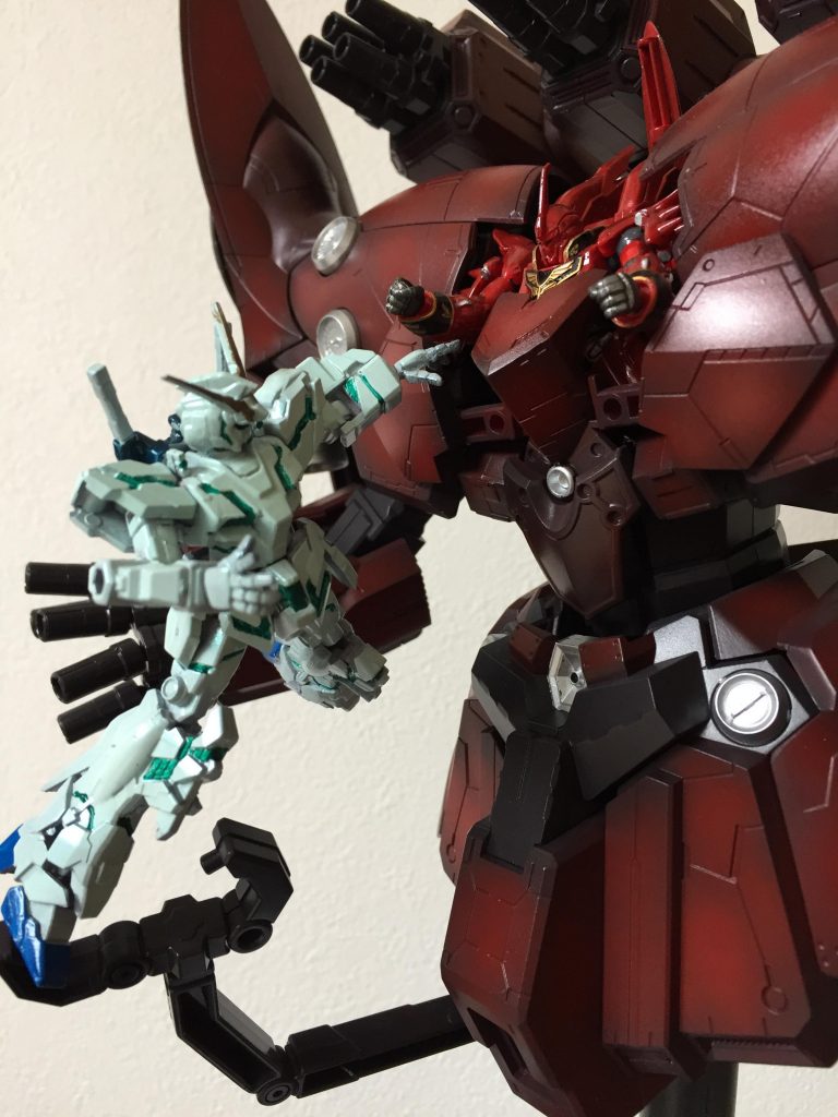 ユニコーンも若干手抜きですけど覚醒仕様で塗装しました。