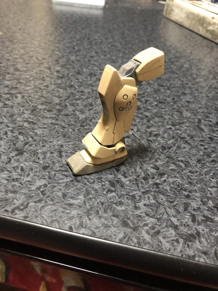 HGのジムスナイパーⅡで試し塗りです。自分はエアブラシを持ってないので全て缶です。