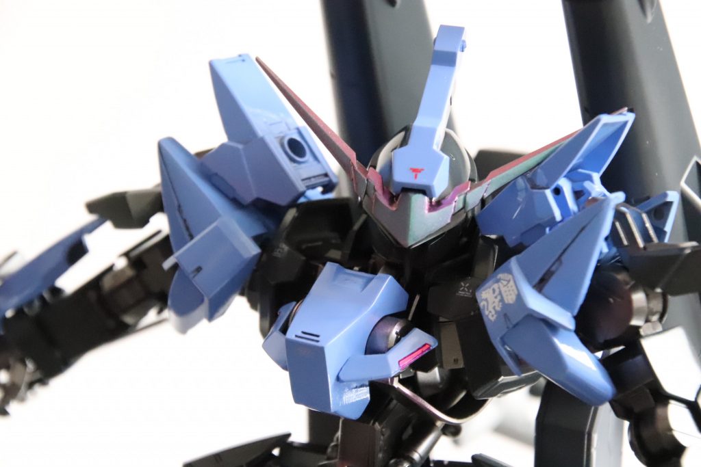 頭部センサーは
ツインブレードアンテナを採用