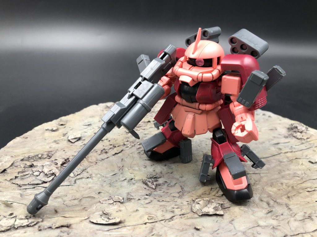 細部塗装前。スカートにはシャアピンクのスプレーを。