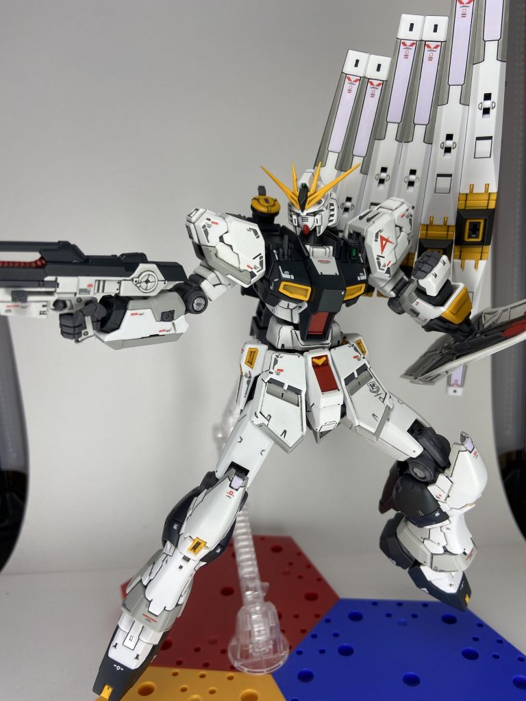 HGのパッケージっぽく(うろ覚え
違ったらごめんなさい。

ラベンダー入れると、ナラティブでもやっていけそうな色の組み合わせに見える気がする。