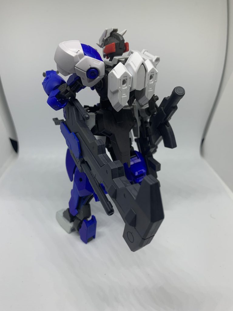 背面
バックパックをバルバトスから拝借しました
正面はずっしりしてるように見えますが背面はスッキリしてるように作りました