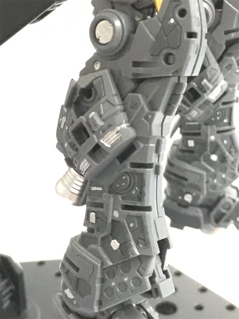 フレームはジャーマングレーとシルバーで塗り分けています。