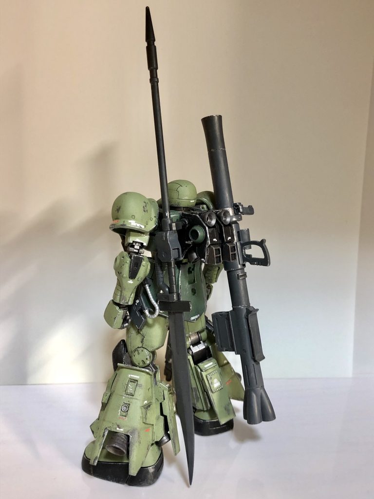 背部のヒートナギナタはシステムウェポン04のものをそのまま使用しています。接続は市販のポリパーツです。