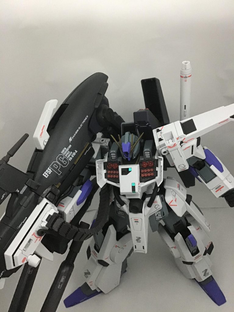 ミサイル一斉発射!って感じで。無塗装でこの色分け!素晴らしいです!